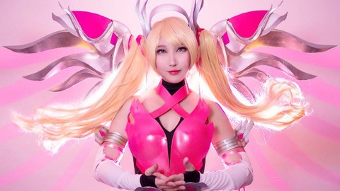 pink-mercy-cosplay-header